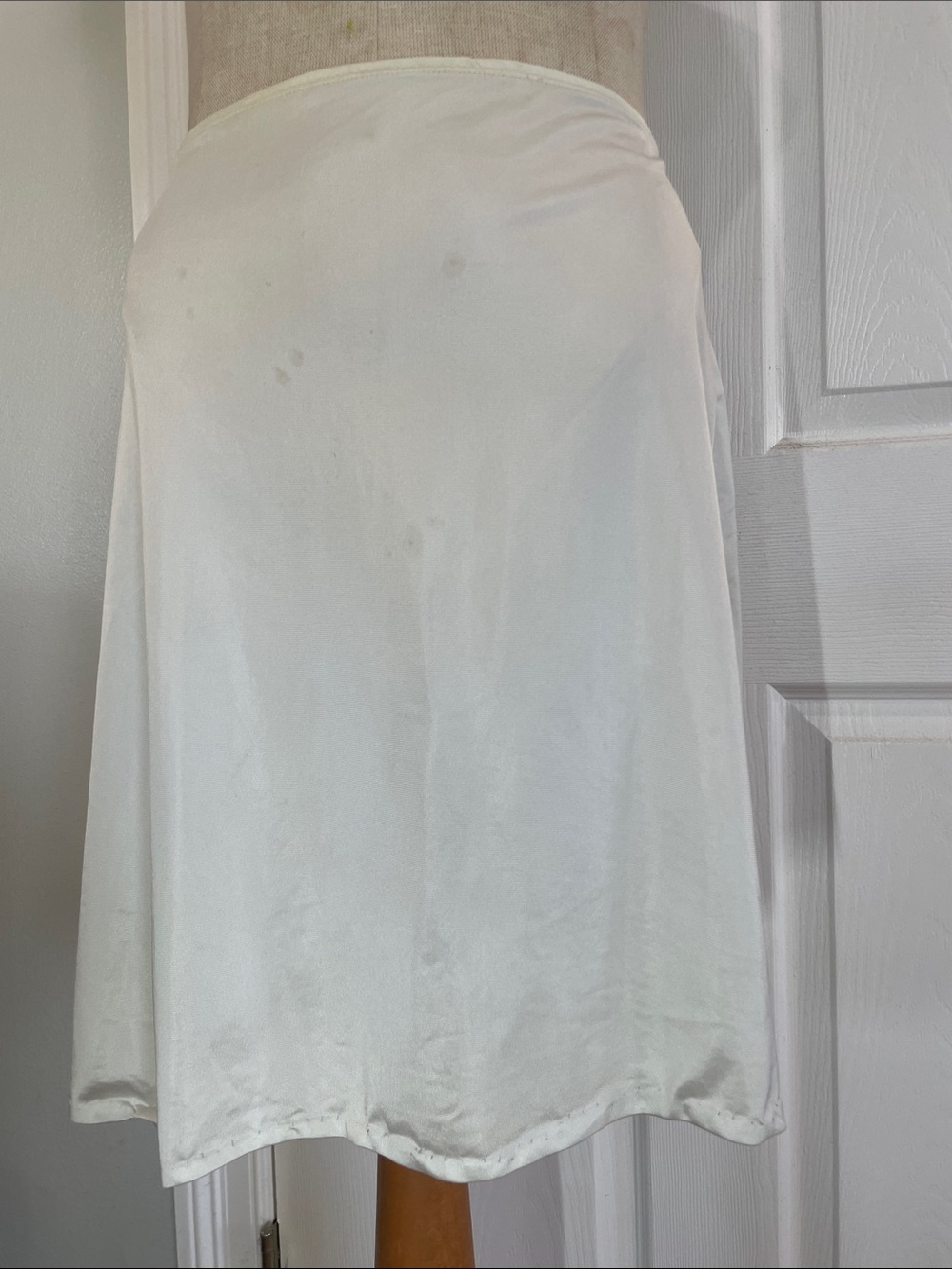Vintage Olga Classic creamy White Women’s have slip elastic waist size S